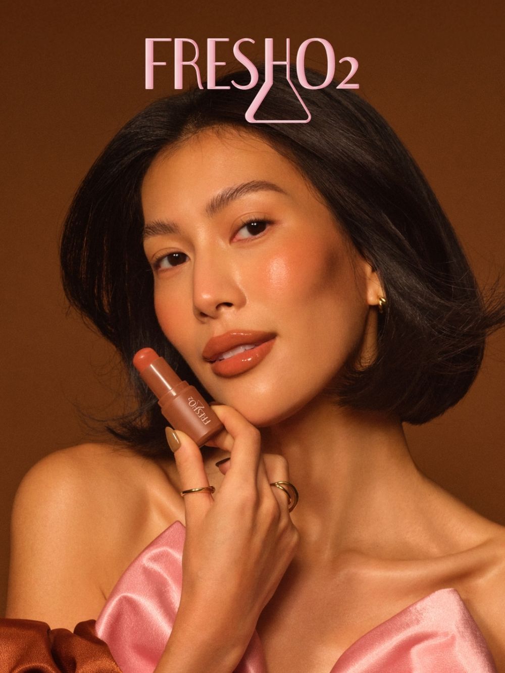 小麥膚色命定唇彩！FreshO2＆莫莉Molly打造方糖家族「代言人限定色」，時髦可可包裝＋裸棕調色，甜美性感一次擁有！-8