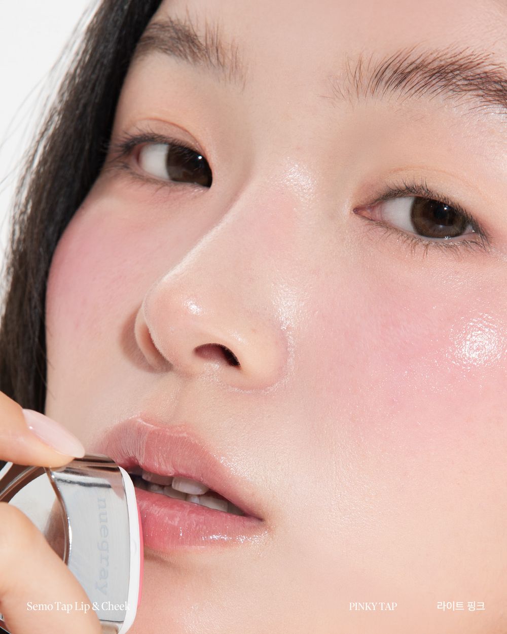 比水光更美的澎潤光！爆紅唇頰兩用「印章布丁光腮紅」，韓女化妝包都有這顆、鬆弛感裸妝必備！-5