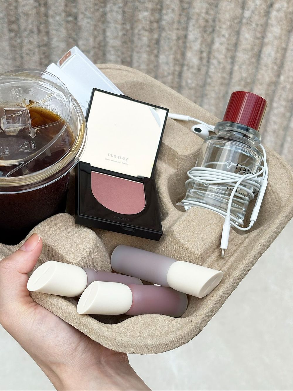 比水光更美的澎潤光！爆紅唇頰兩用「印章布丁光腮紅」，韓女化妝包都有這顆、鬆弛感裸妝必備！-23