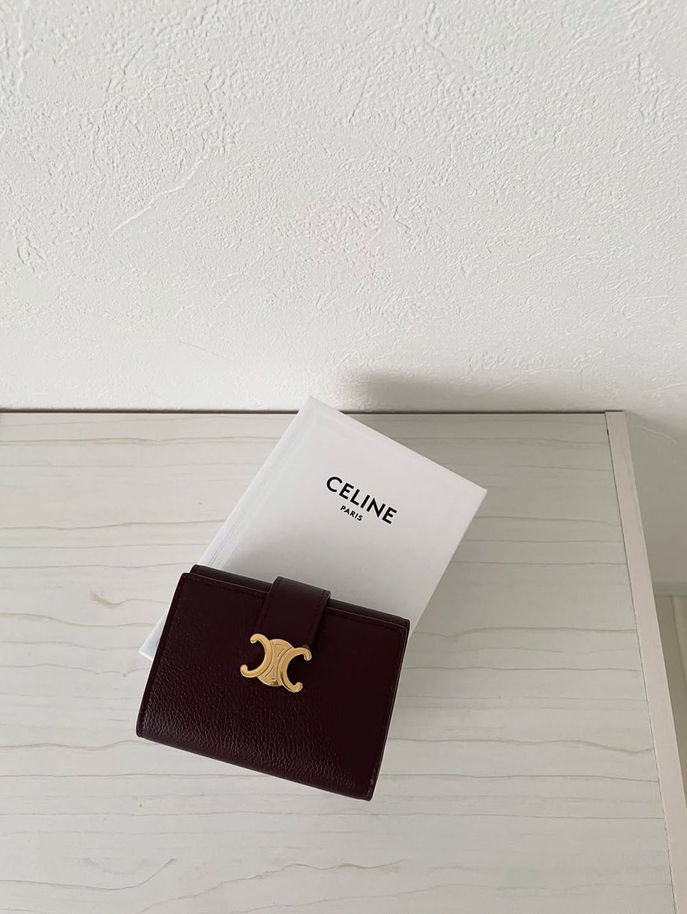 入門精品首選小皮件！年末最值得入手8款「奢牌卡夾、短夾」！CELINE、MIU MIU榮登日妞最愛-16