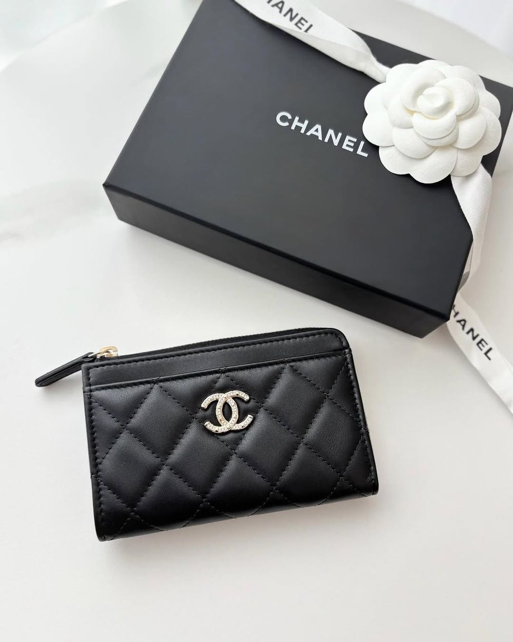 入門精品首選小皮件！年末最值得入手8款「奢牌卡夾、短夾」！CELINE、MIU MIU榮登日妞最愛-17