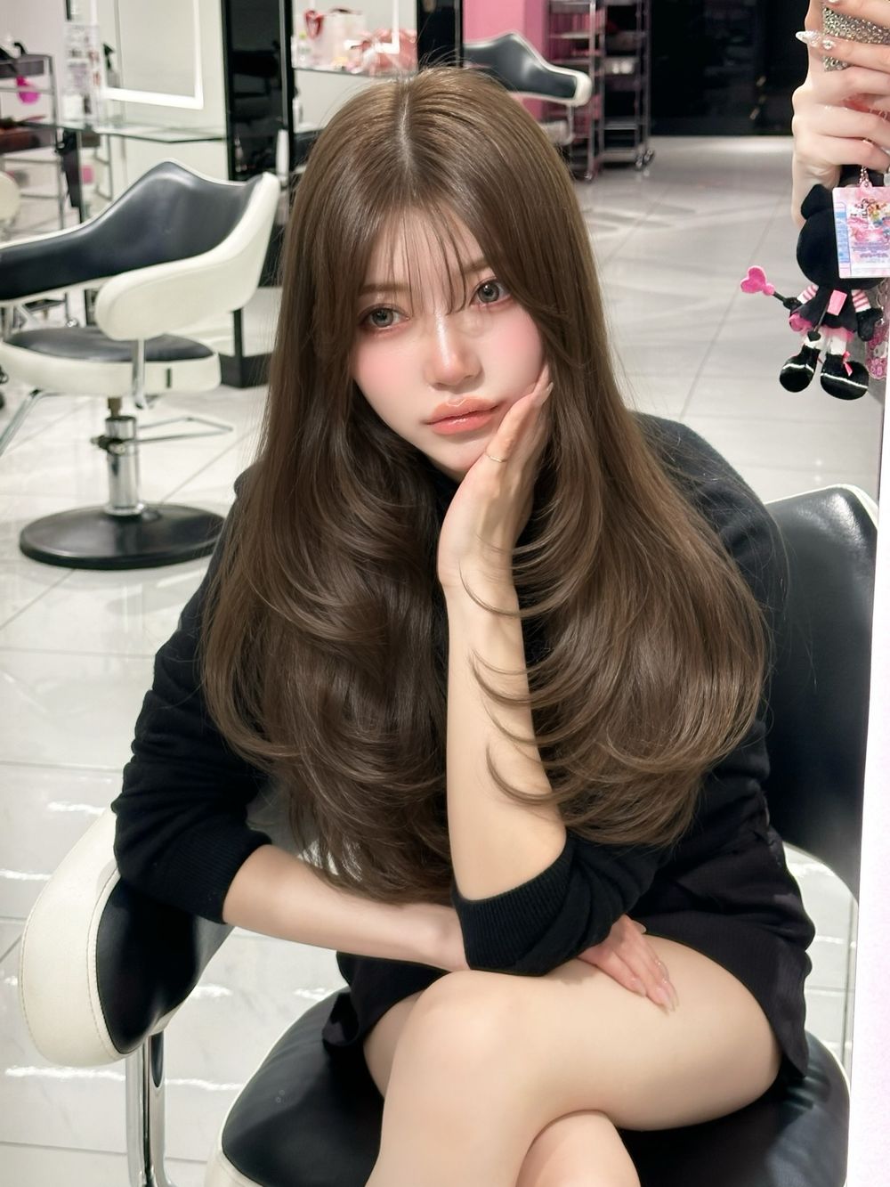 2025韓國冬季髮色圖鑑！奶霧榛果、奶茶楓糖、霧光銀棕...，全是柔霧顯白色精選、零失誤韓系氛圍感！-12