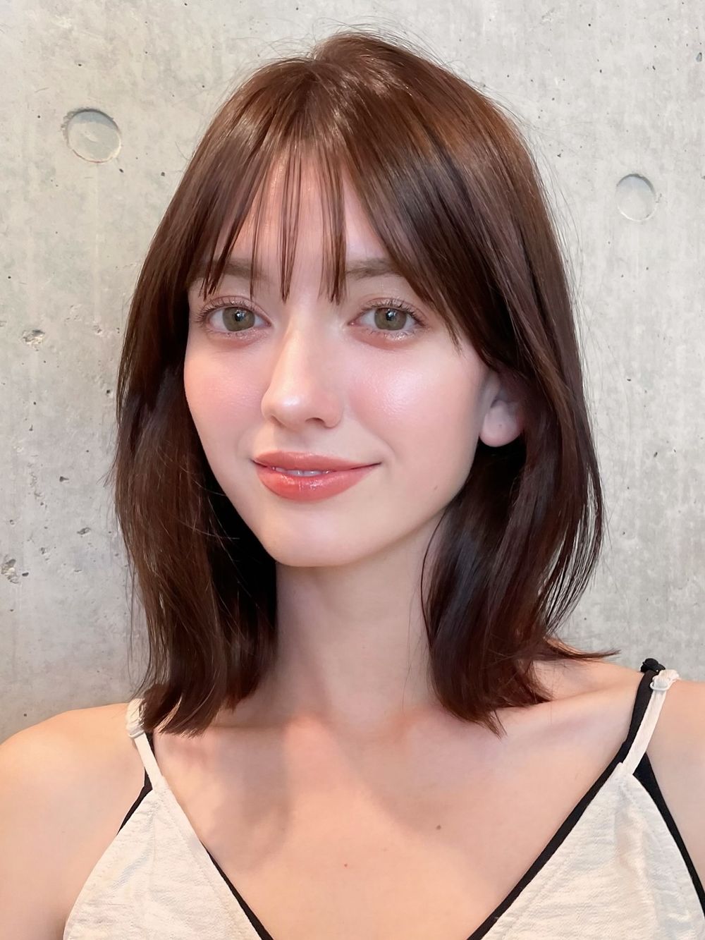 2025韓國冬季髮色圖鑑！奶霧榛果、奶茶楓糖、霧光銀棕...，全是柔霧顯白色精選、零失誤韓系氛圍感！-15