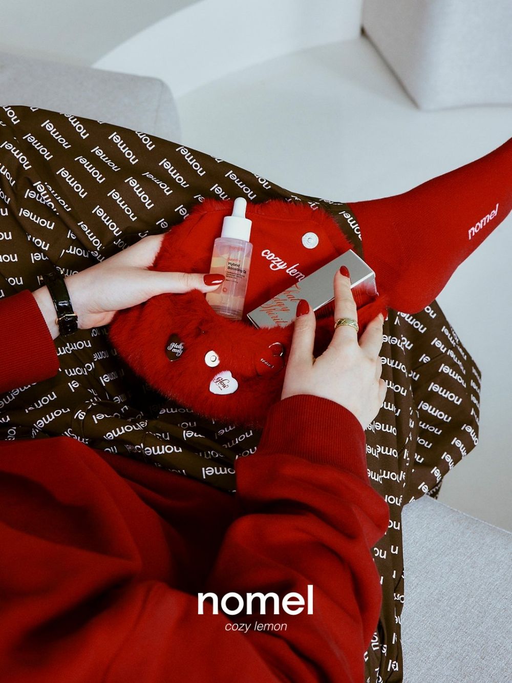 台灣純淨保養nomel生活支線「cozy lemon」推出全新節慶限量系列，雲朵手拿包＋發光油限量套組、送禮首選！-12