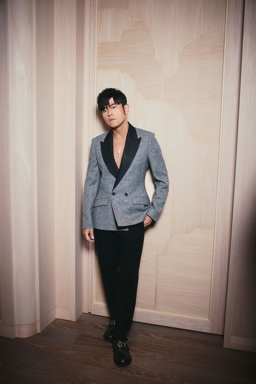 周杰倫新專輯要來了？DIOR台北101歲末活動眾星雲集！周董大露胸肌、陳庭妮秀美背...粉絲今天真滿足！-9