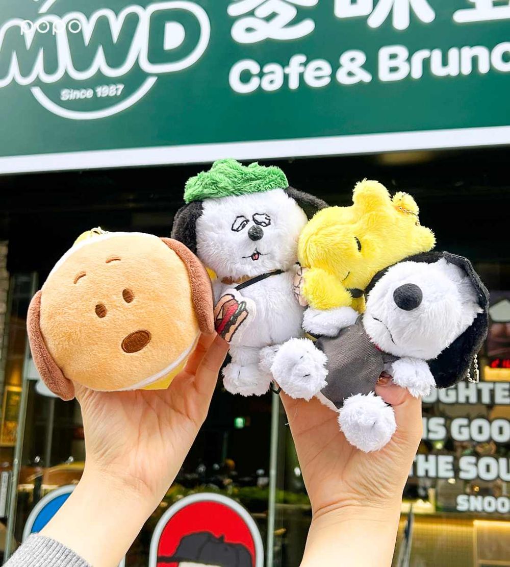 麥味登又跟史努比聯名啦！超可愛「鬆餅堡史努比玩偶、拿厚牛堡歐拉夫吊飾」這天軟萌開賣！-2