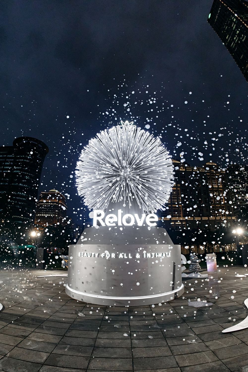 全台唯一「會呼吸的聖誕樹」在信義區！Relove打造最浪漫打卡點，史努比純銀限定版獨家亮相、還有千元美肌禮免費領！-3