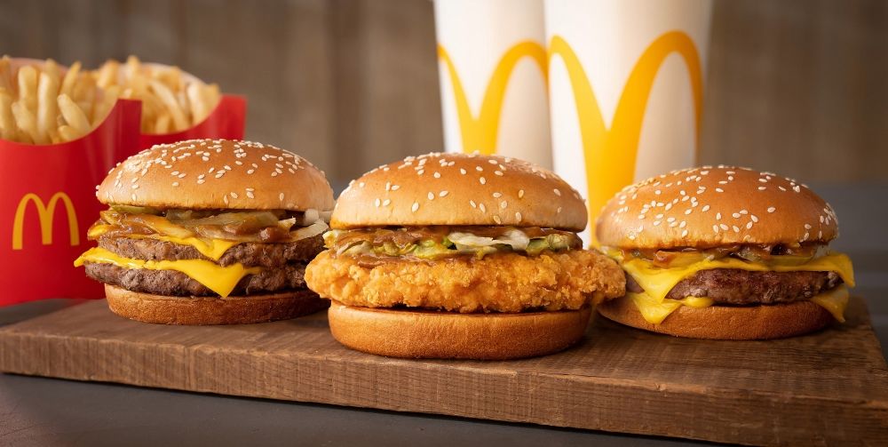 日妞最愛麥當勞「巧克力三角派」台灣也吃得到！超濃郁流心巧克力餡療癒爆炸、搖搖薯條&咖哩牛肉堡同步開賣！-5