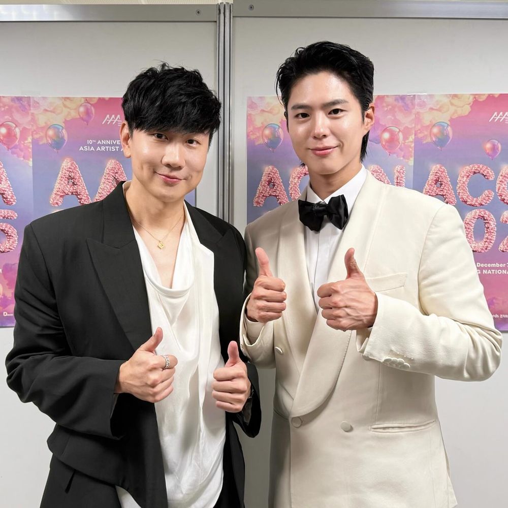 2025AAA盛典王子朴寶劍！IU＆金裕貞兩大CP合體，化身「里長伯」熱聊佐藤健、林俊傑，根本公費追星！-7