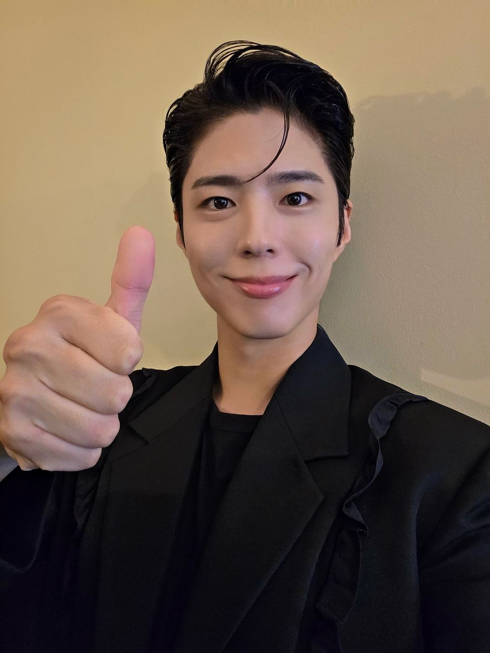 2025AAA盛典王子朴寶劍！IU＆金裕貞兩大CP合體，化身「里長伯」熱聊佐藤健、林俊傑，根本公費追星！-8