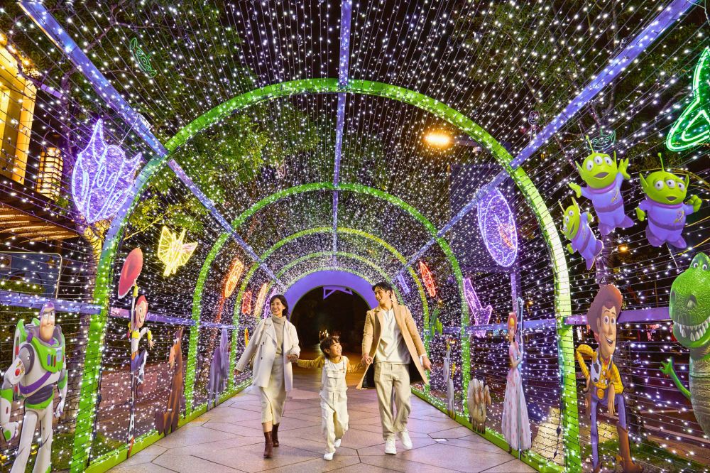 2025雙北必拍9大聖誕樹懶人包！台北101三眼怪光廊可愛翻、「這顆」飄雪水晶球+史努比雕像太萌必拍！-3