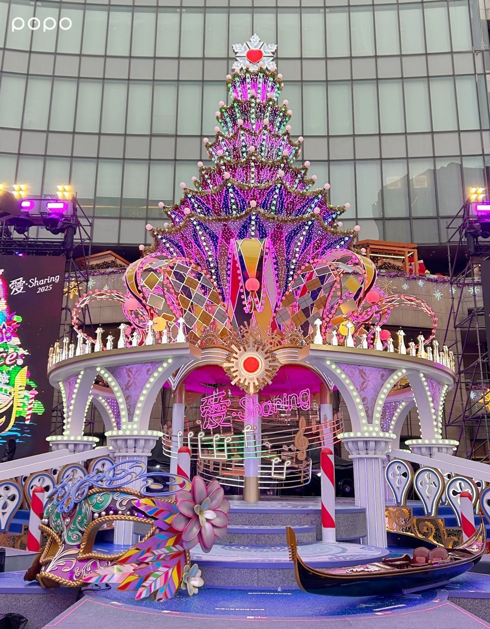 2025雙北必拍9大聖誕樹懶人包！台北101三眼怪光廊可愛翻、「這顆」飄雪水晶球+史努比雕像太萌必拍！-13