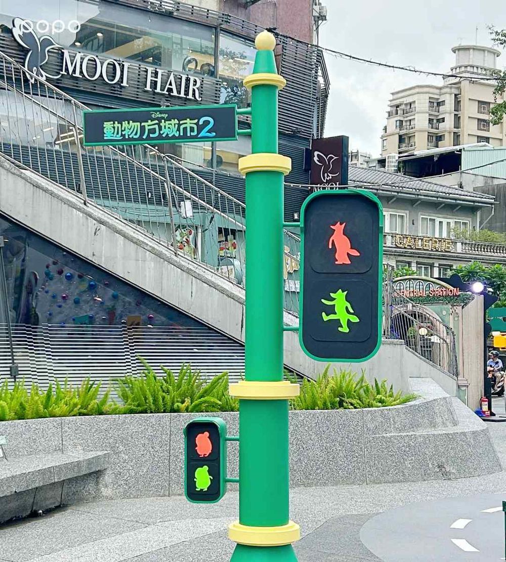 2025雙北必拍9大聖誕樹懶人包！台北101三眼怪光廊可愛翻、「這顆」飄雪水晶球+史努比雕像太萌必拍！-15