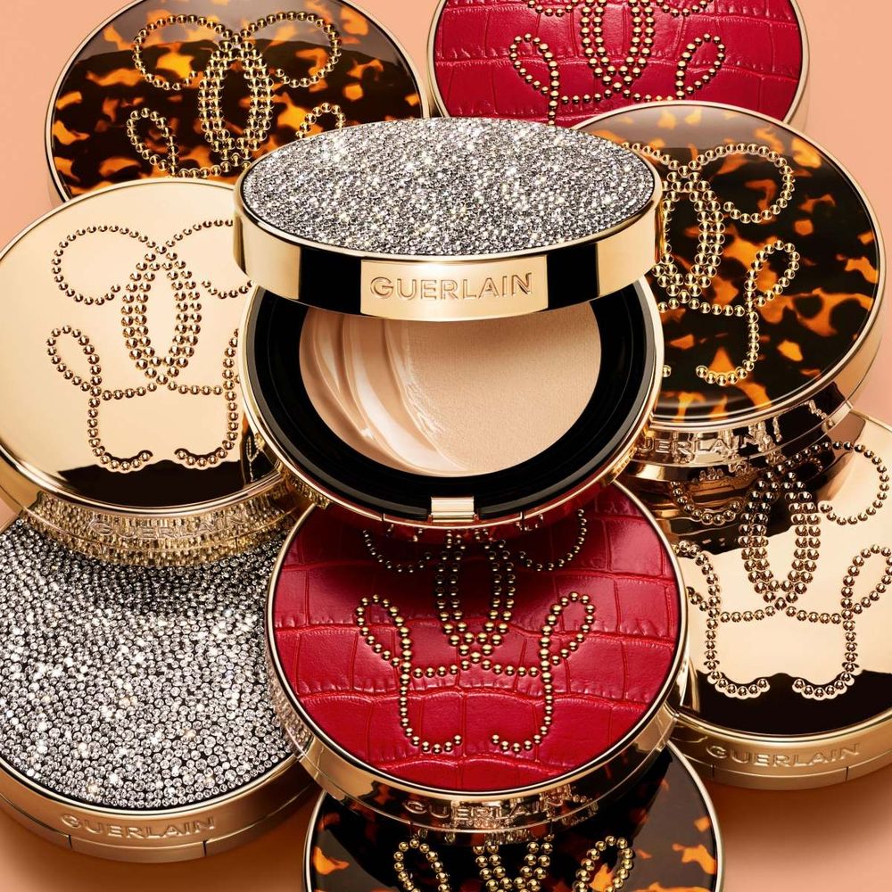 嬌蘭24K純金底妝重磅新員駕到！全新「光透精華氣墊」全新奢養配方、上妝兼保養，一抹絕美輕盈水光、膚質宛如高奢珠寶！-3