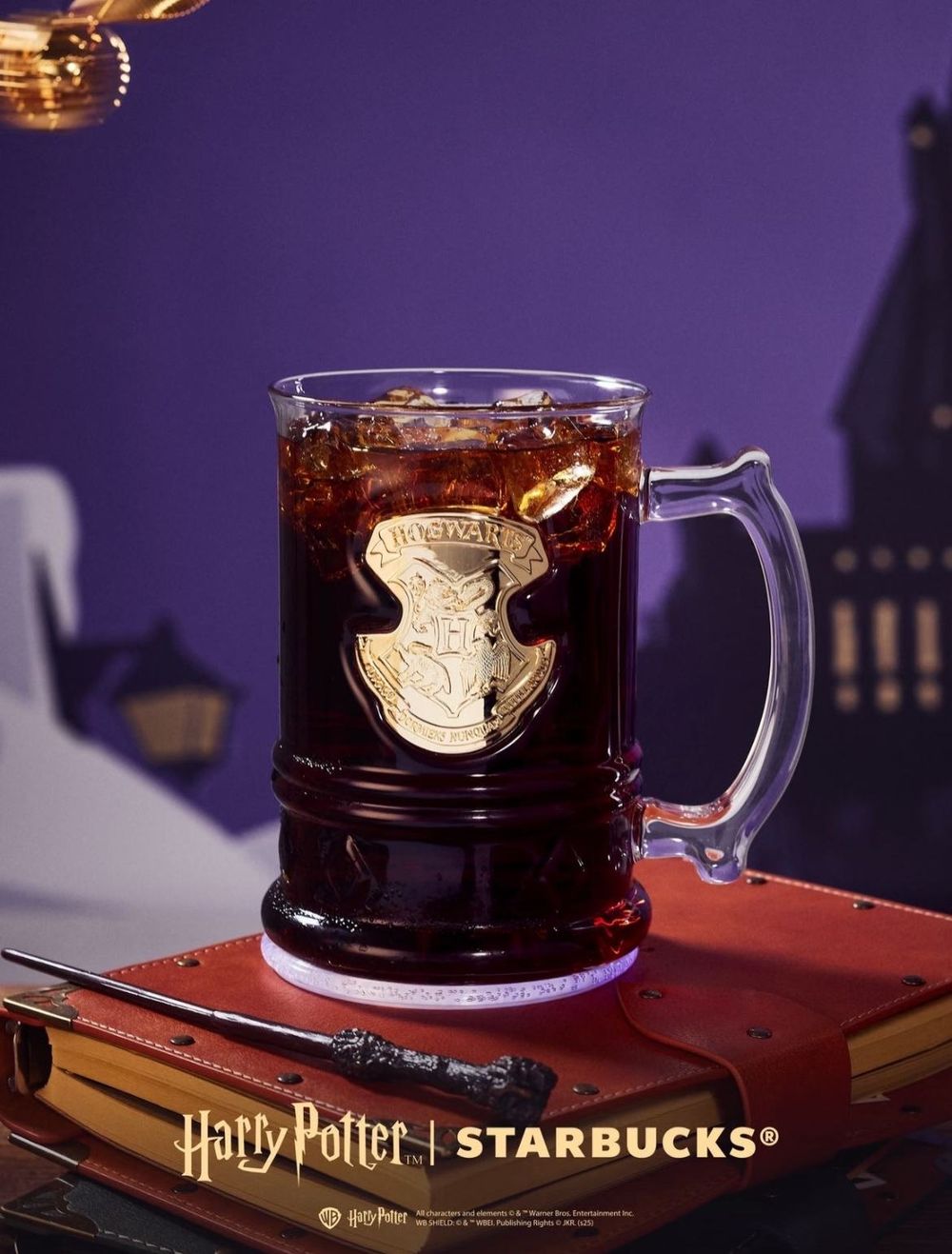 星巴克跟哈利波特聯名了！「四大學院馬克杯、霍格華茲學院玻璃杯、魔法師小熊吊飾」全都太想買！-9
