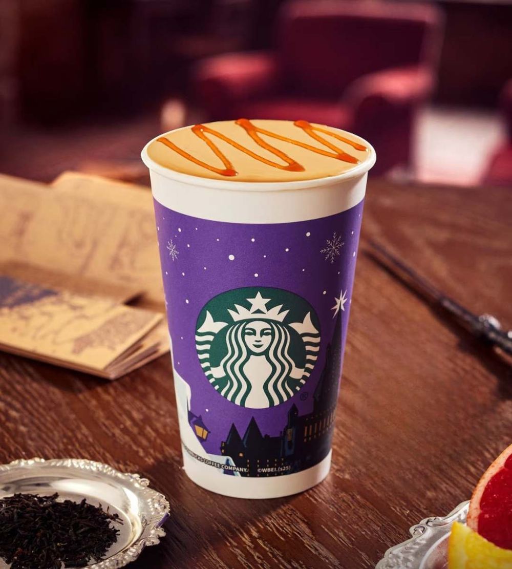 星巴克跟哈利波特聯名了！「四大學院馬克杯、霍格華茲學院玻璃杯、魔法師小熊吊飾」全都太想買！-12