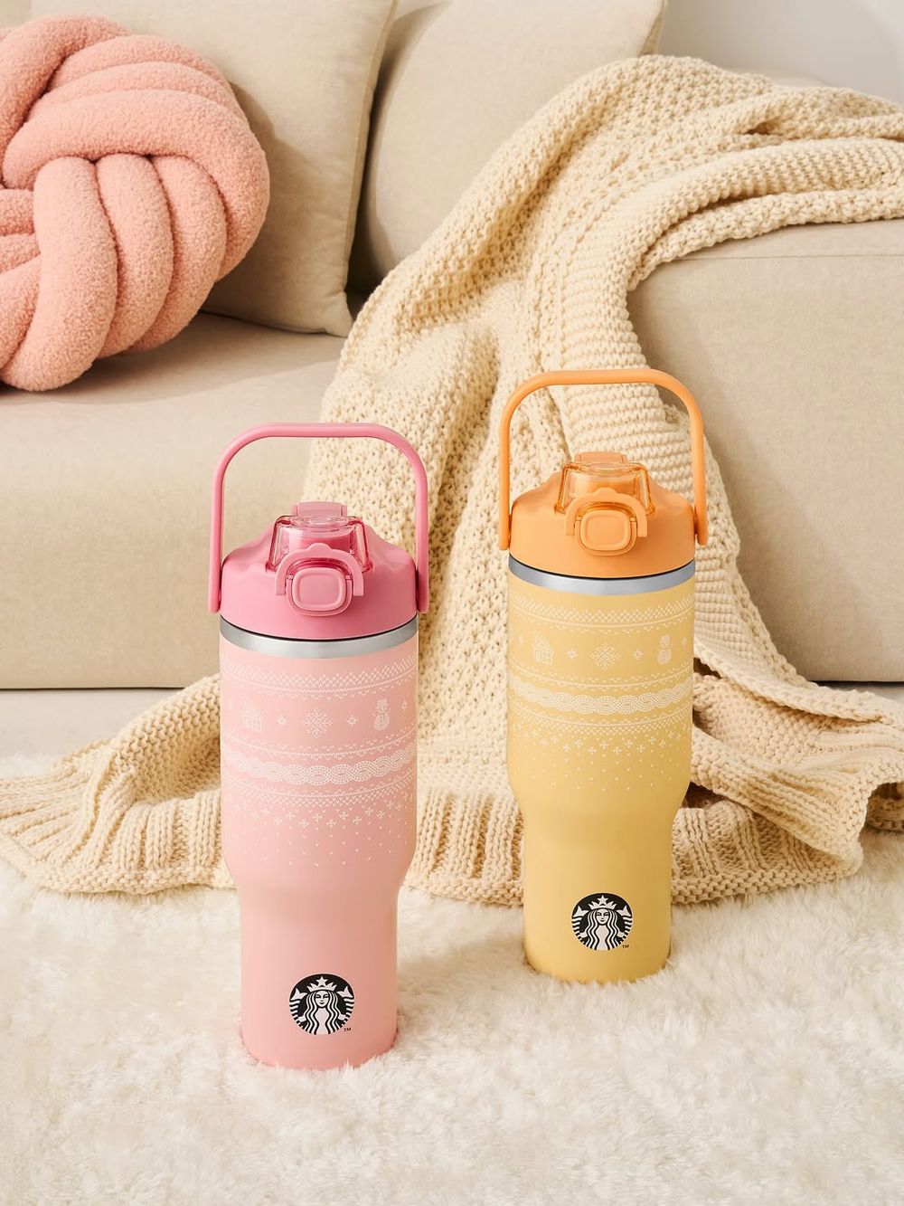 2025韓國星巴克冬季必買8大新品推薦！「毛衣花紋水壺、聖誕小熊玩偶、蝴蝶結水杯」韓妞都在搶！-6