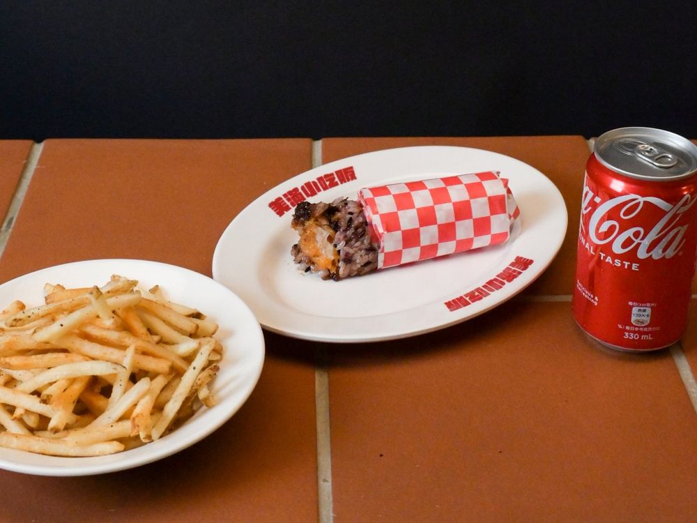 台南 「美滿炸雞」北部也吃得到！桃園環球A9獨家「炸雞飯捲」、社群爆紅香菜炸雞必吃一次看-7