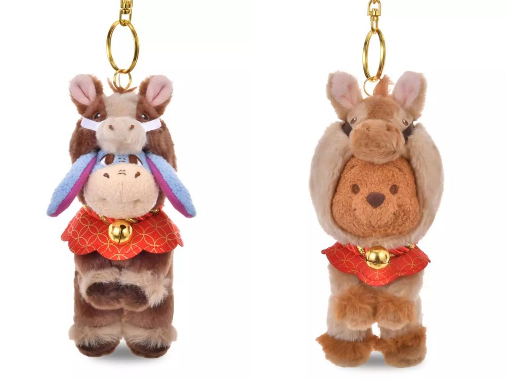 2026馬年限定小熊維尼周邊來了！超可愛「白色小馬維尼玩偶、淺棕馬小豬絨毛吊飾」全都要收藏！-7
