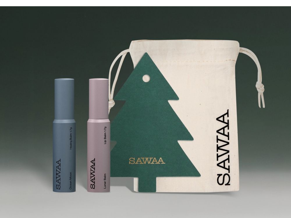 木質調香氛迷命定年末禮盒！SAWAA經典暖衫護髮油＋去角質沐浴露入組，全新「微光身體乳」睡前好眠必備！-8