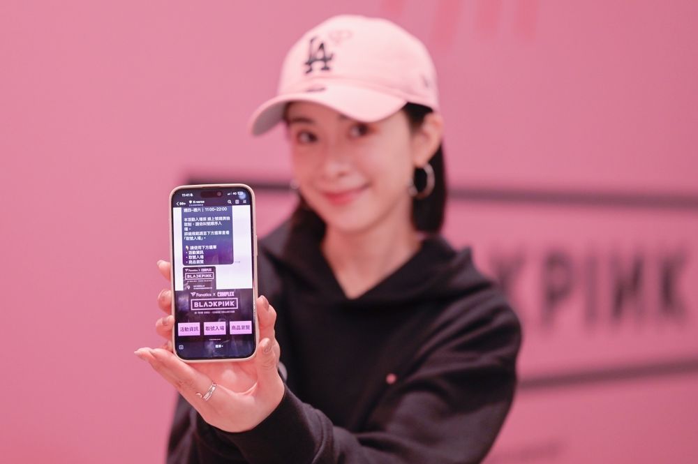 BLINK們注意！BLACKPINK最新快閃店降臨微風南山！Lisa同款「MLB棒球帽」這裡買！-7