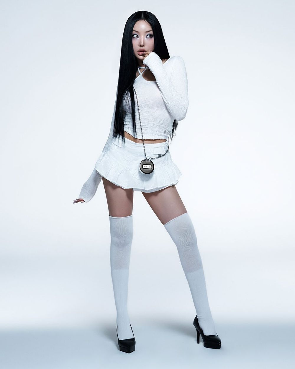 韓系底妝變成爆款小包包！Gen Z必備最潮吊飾氣墊粉餅，精品皮革外型＋潮流金屬LOGO標牌，柔霧潤光兩種妝感任你挑！-11