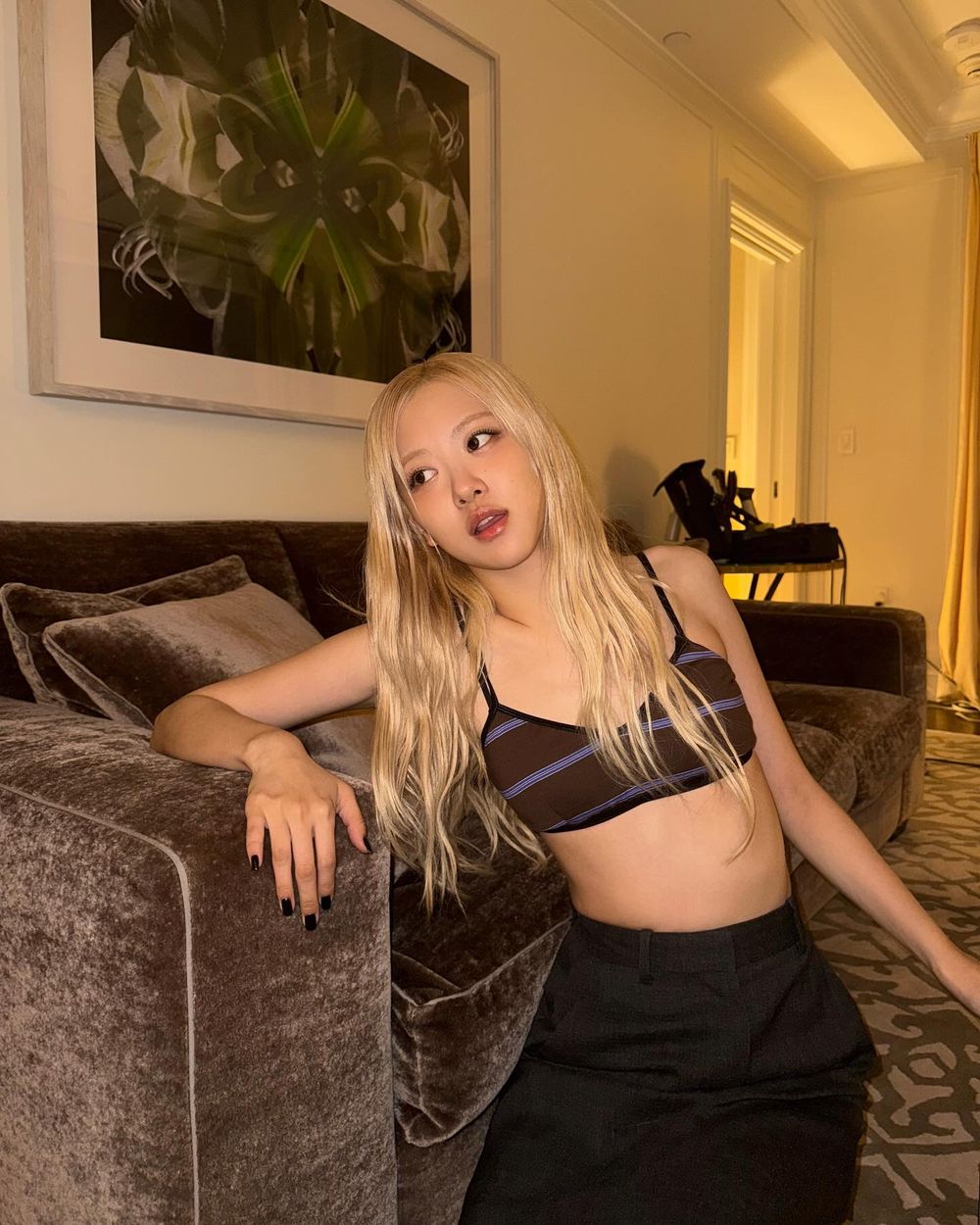 細到不合理！韓網熱議8位「螞蟻腰」KPOP女偶像！張員瑛比例太不科學，Rosé、雅賢腰線最誇張！-7