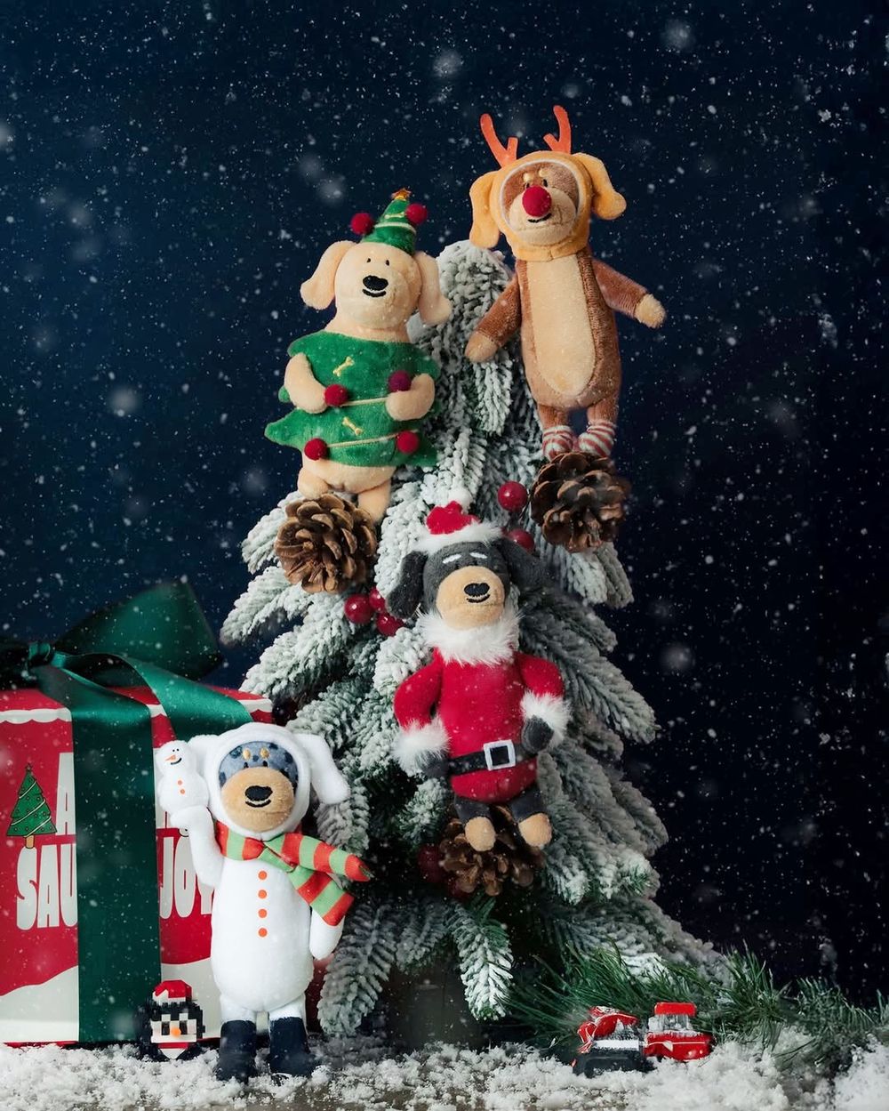 社群爆紅「泰國臘腸狗吊飾」推聖誕節限定版！超可愛「聖誕樹奶油臘腸、雪人斑點臘腸」全都太想買！-10