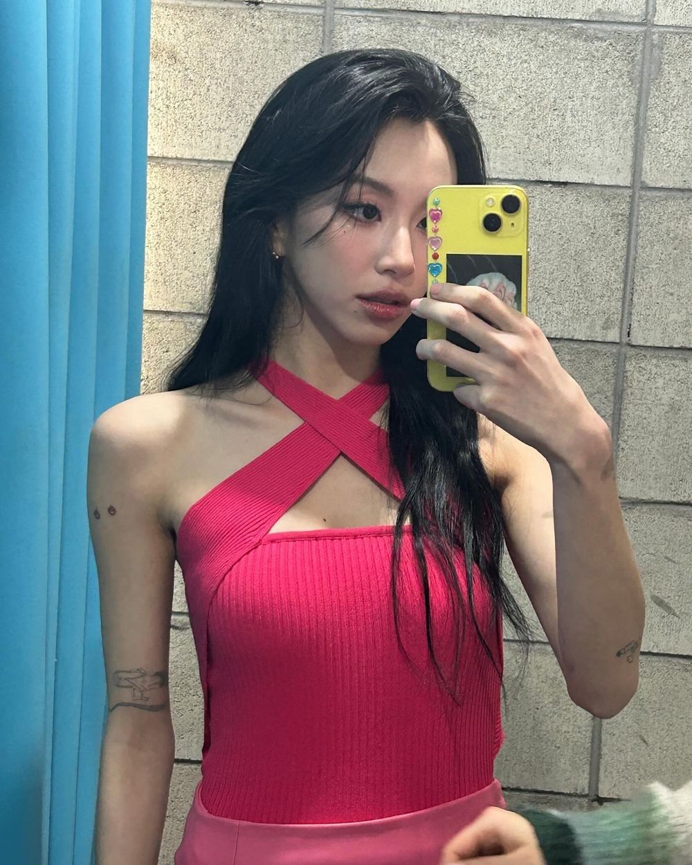 韓網票選6位擁有「最美肩線」女偶像！Jennie直角肩太完美，寧寧、Lia美到被網友狂讚！-9