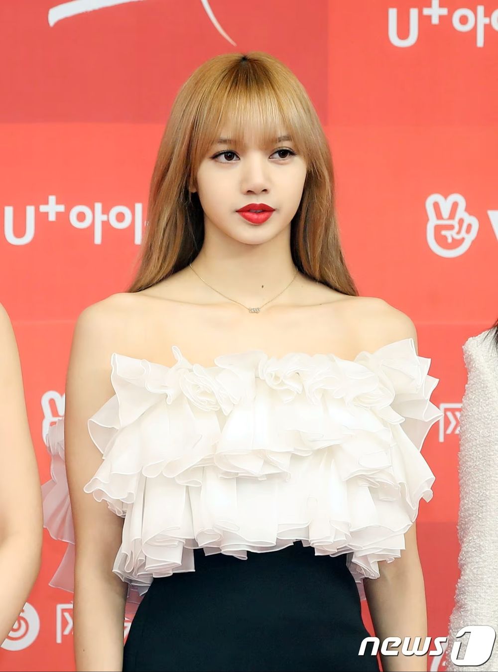 韓網票選6位擁有「最美肩線」女偶像！Jennie直角肩太完美，寧寧、Lia美到被網友狂讚！-13