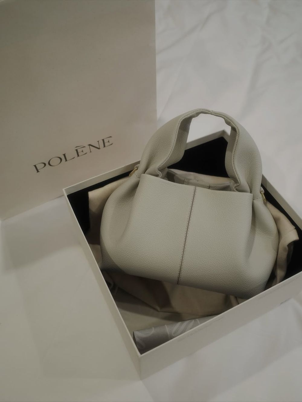 入坑就回不去！法國小眾牌Polène「7大必買爆款包」一次看！TXT秀彬同款巴黎總店也搶翻！-14