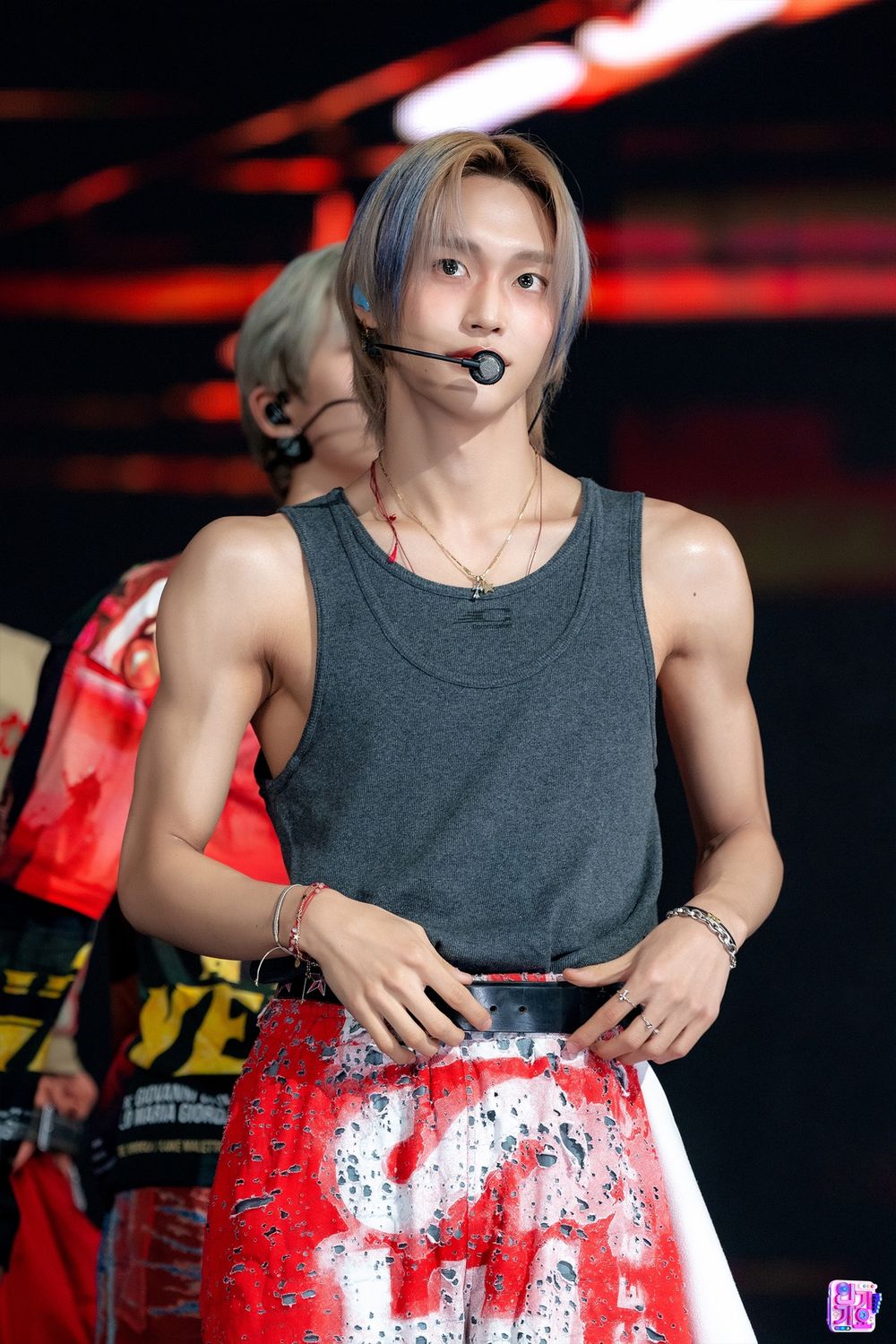 韓網熱議6位肩膀最性感的男偶像！珉奎「男友力」爆棚，元彬、Jin「肩膀流氓」全上榜！-3