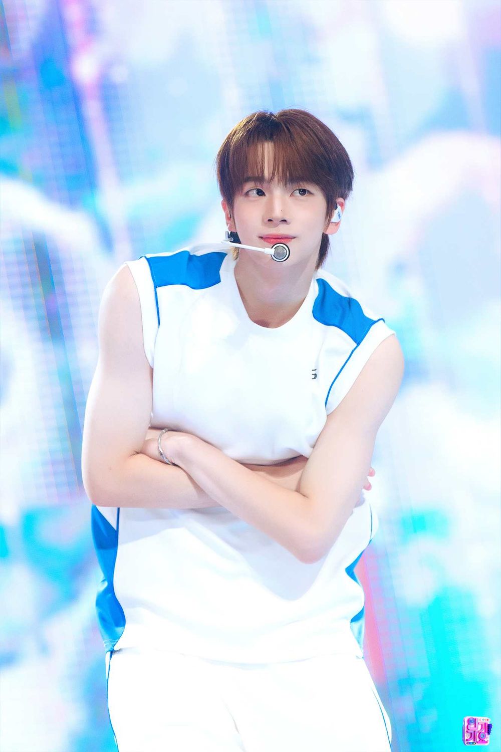 韓網熱議6位肩膀最性感的男偶像！珉奎「男友力」爆棚，元彬、Jin「肩膀流氓」全上榜！-10