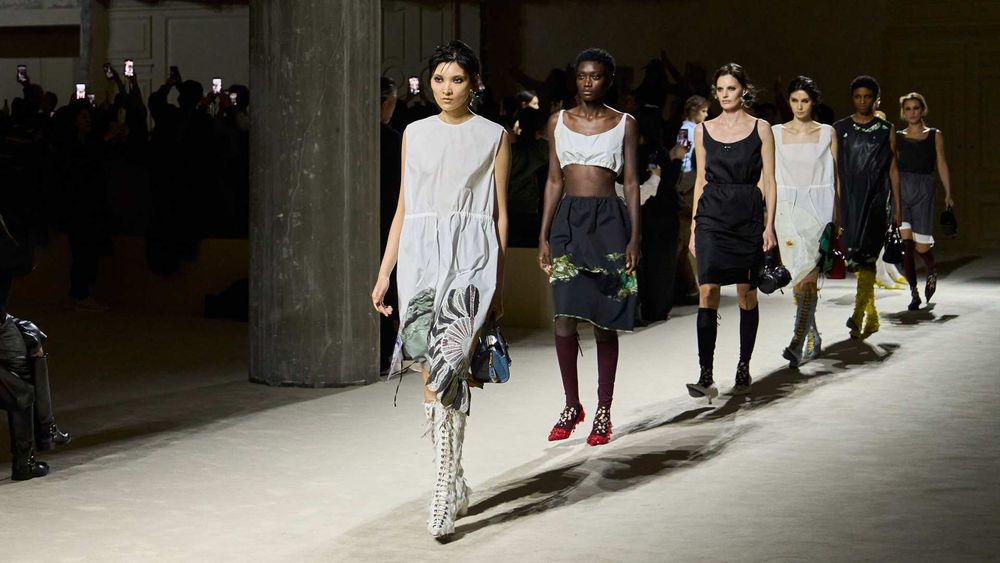 Prada大秀前排不會讓你失望！「帥壞版」ATEEZ友榮全網暴動、卡寶全白洋跟根本天使降臨！-6