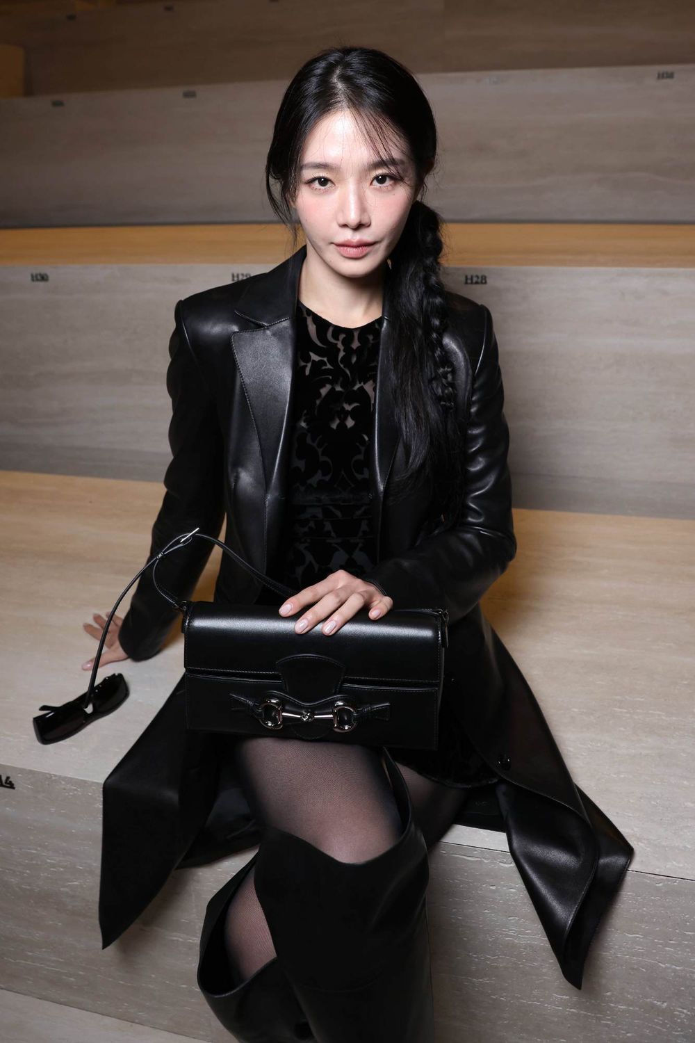 GUCCI大秀前排讓人瘋掉！「雕刻美男」SKZ李旻浩帥得太權威！aespa寧寧化身摩登女郎、氣場全開！-2