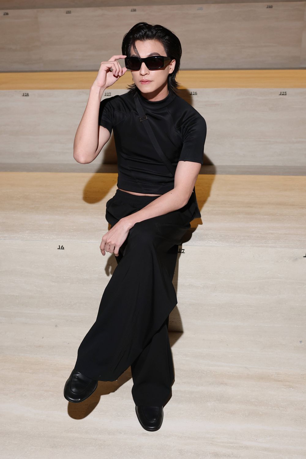 GUCCI大秀前排讓人瘋掉！「雕刻美男」SKZ李旻浩帥得太權威！aespa寧寧化身摩登女郎、氣場全開！-9