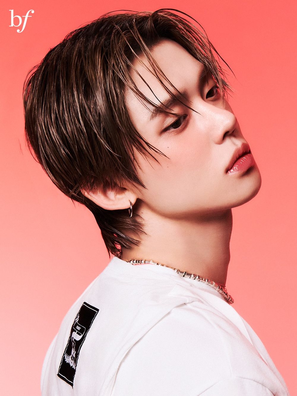 TXT崔然竣演繹2026頰彩趨勢！Benefit「果汁冰透＆雲朵腮紅棒」台灣也買得到，兩步驟學會韓女最愛定位腮紅法！-3