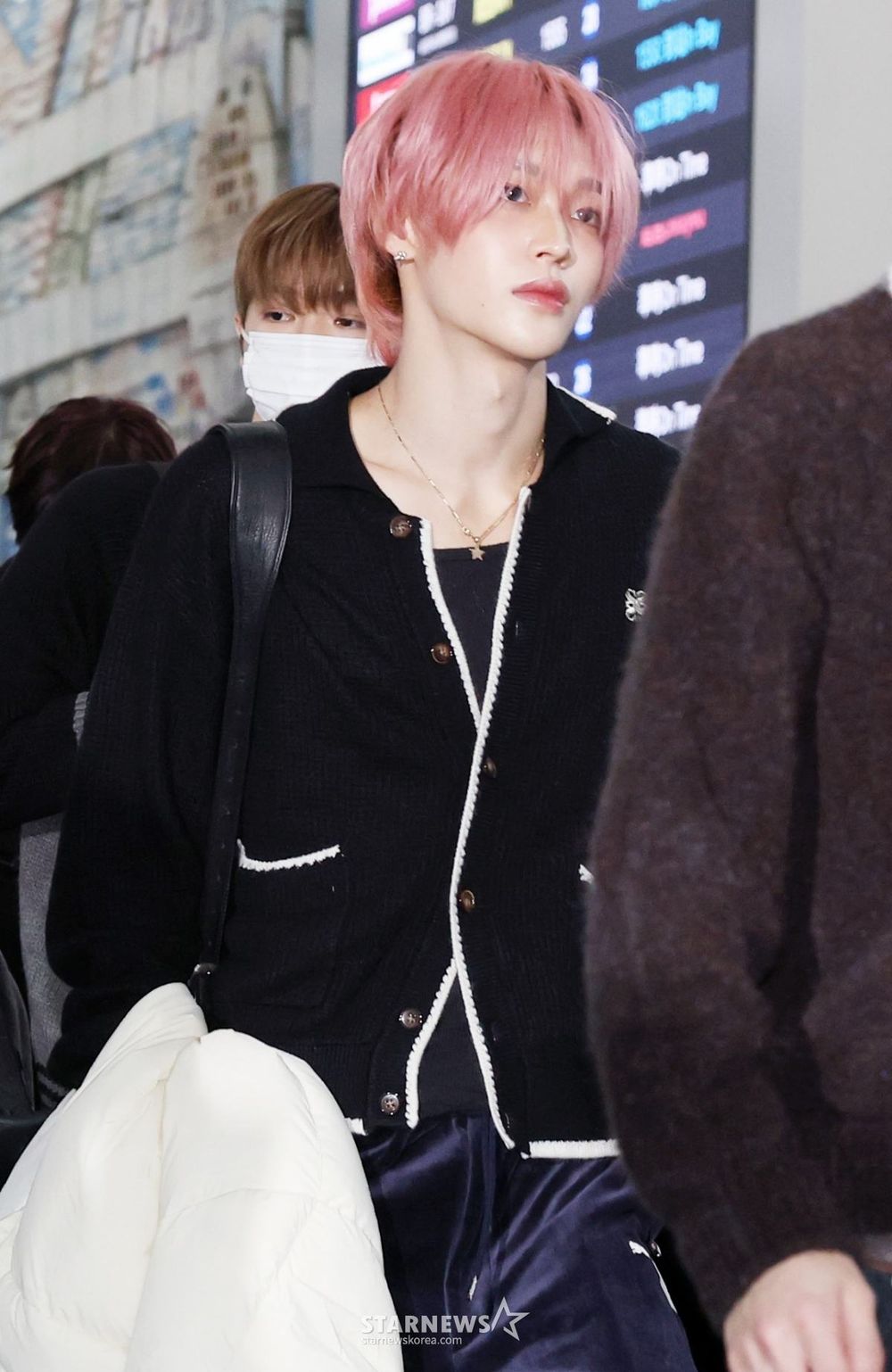 網熱議6位「清冷感神顏」KPOP男偶像！鉉辰「頹廢美」出圈，圓佑、成訓冰山王子感十足！-3