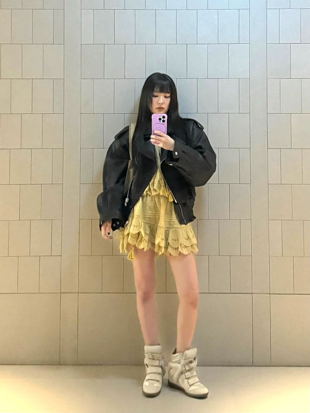 「機場私服」誰最會穿？巴黎時裝周女神機場穿搭太好看！Jisoo、瑟琪都大秀美腿！-10