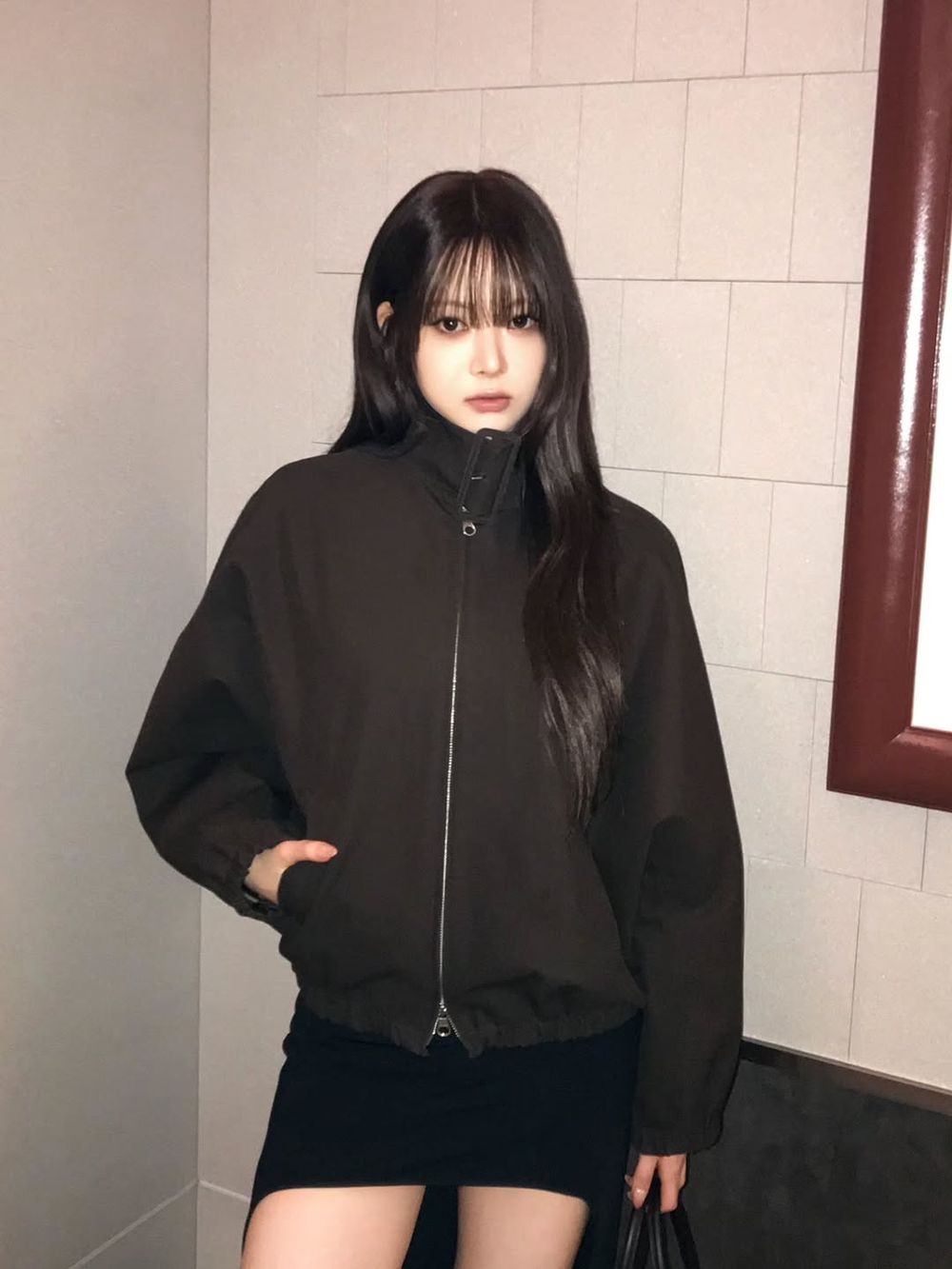 「機場私服」誰最會穿？巴黎時裝周女神機場穿搭太好看！Jisoo、瑟琪都大秀美腿！-8