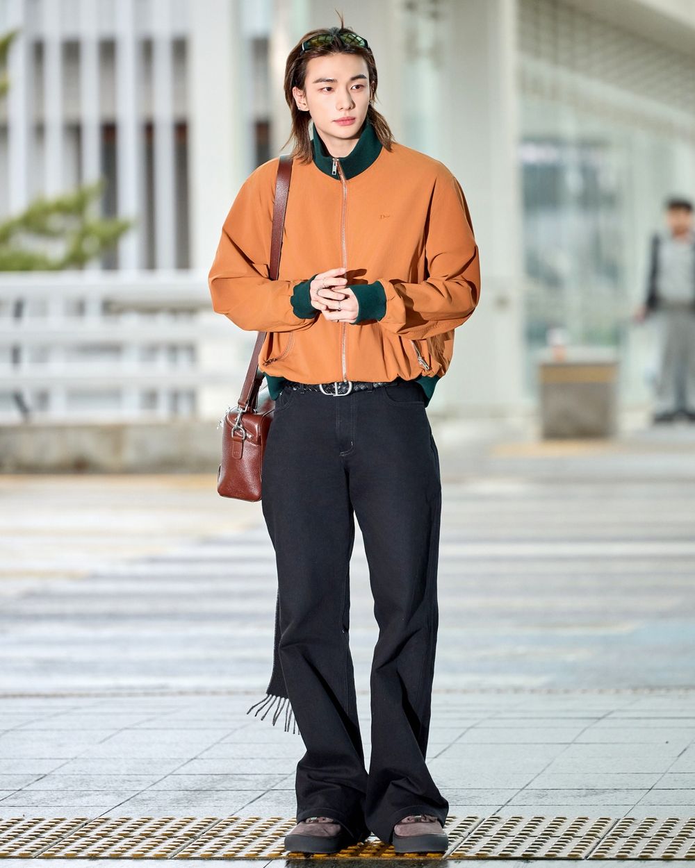 STAY們又幸福了！時尚王子「SKZ鉉辰」再出發DIOR大秀！清冷美男帥到不像話、機場秒變秀場！-6