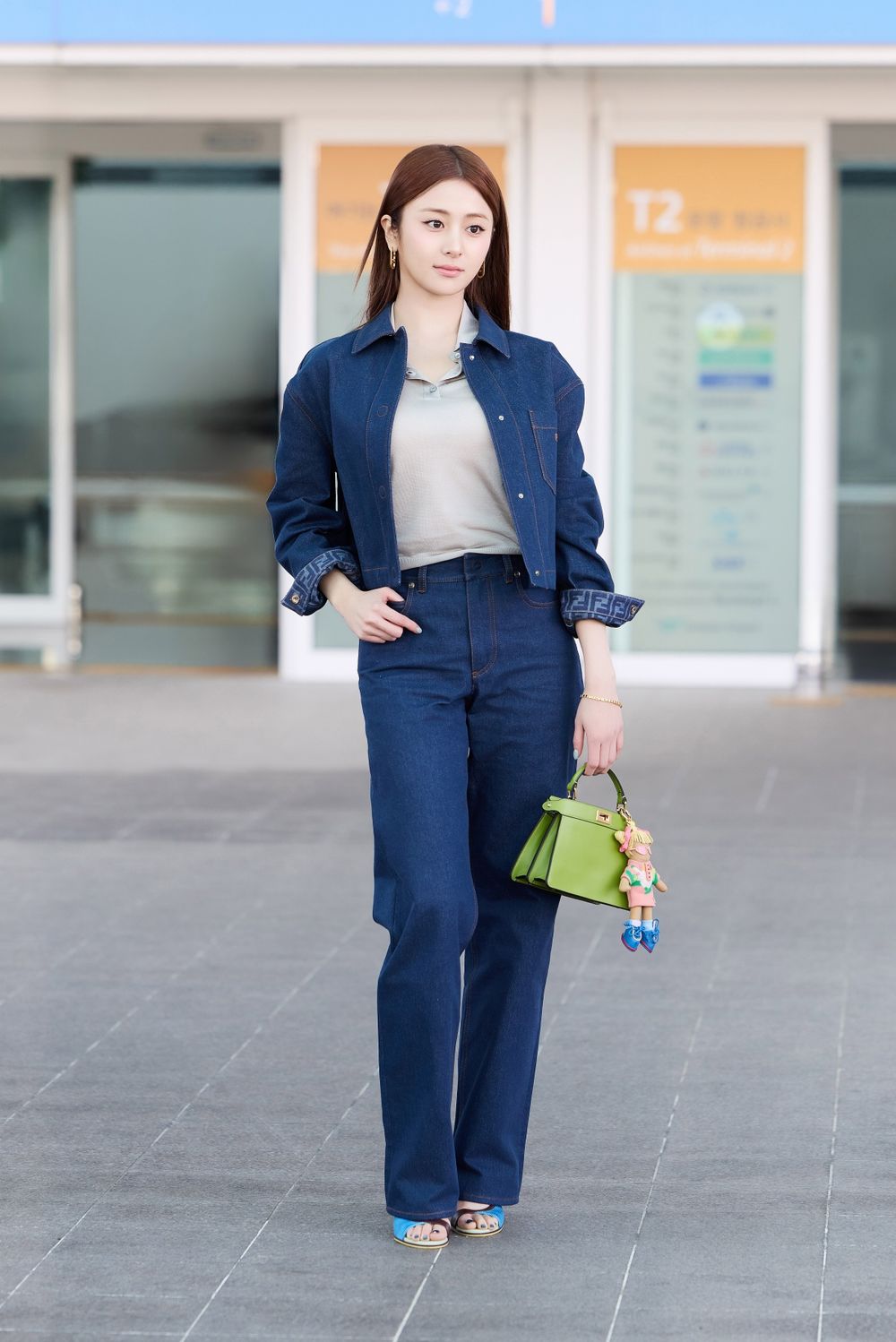 春夏穿搭關鍵字大洗牌！韓星都換上「原色丹寧」穿搭？！Stray Kids、Karina、允眞全員牛仔上身！-5