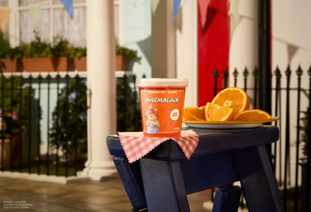 萌到犯規！LUSH＆柏靈頓療癒出擊「小熊汽泡彈、橘子果醬沐浴霜」散發暖橙甜香，行李箱禮盒可愛滿分、全系列打包帶走！-13