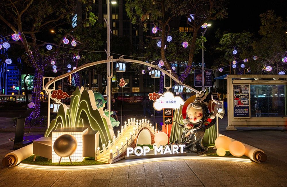 2026台北燈節泡泡瑪特燈區太可愛！「青花瓷星星人、騎小馬LABUBU」5大必拍燈飾一次看！-2