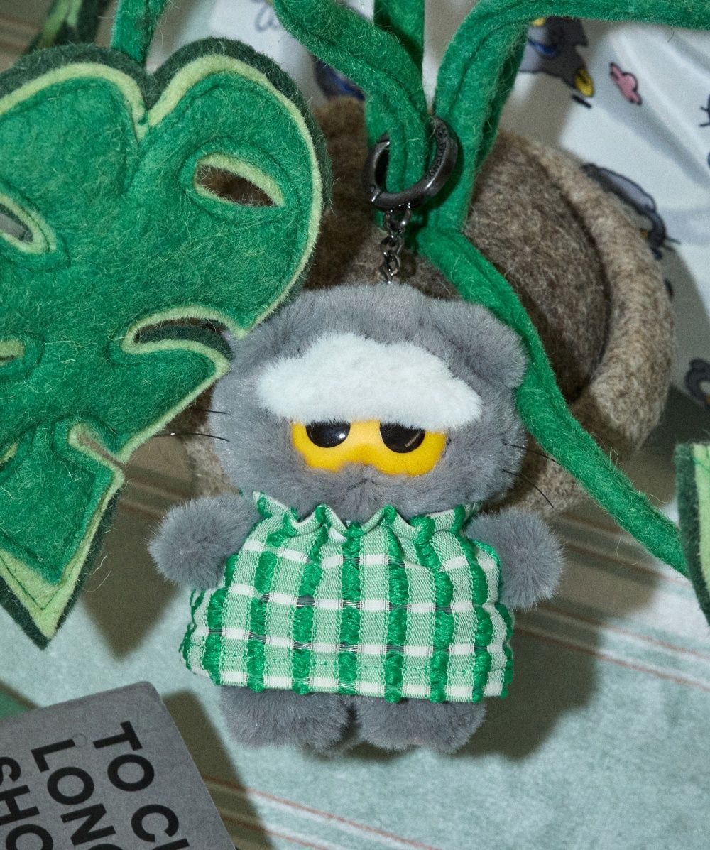 GD愛貓ZO&FRIENDS要出盲盒了！牛仔洋裝&小雛菊領巾萌翻、還有GD同款玫瑰外套造型！-14