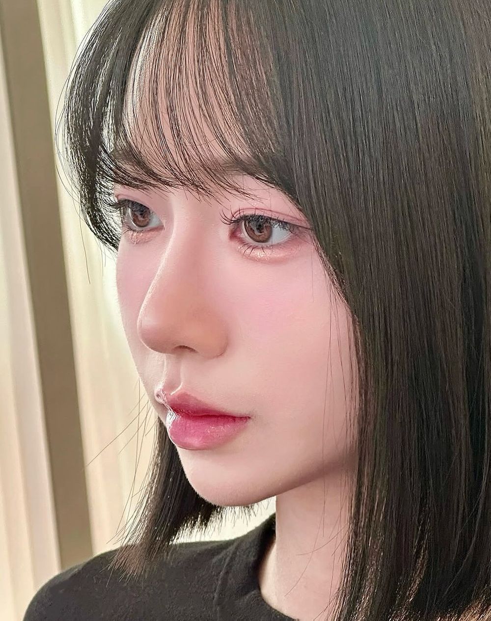 彩妝師預測！2026韓國妝容趨勢「霧感水彩妝、草莓牛奶粉色、AI感冷調紫粉妝」，三大重點打造精緻韓女氛圍妝！-8