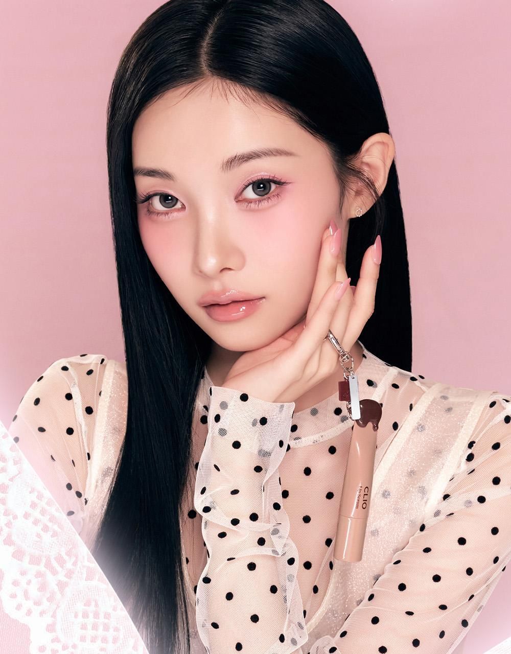 那支韓女瘋搶的唇蜜出新色了！CLIO「吊飾潤唇精華」低飽和巧克力色系登場，一抹讓雙唇比甜點更柔軟誘人！-10