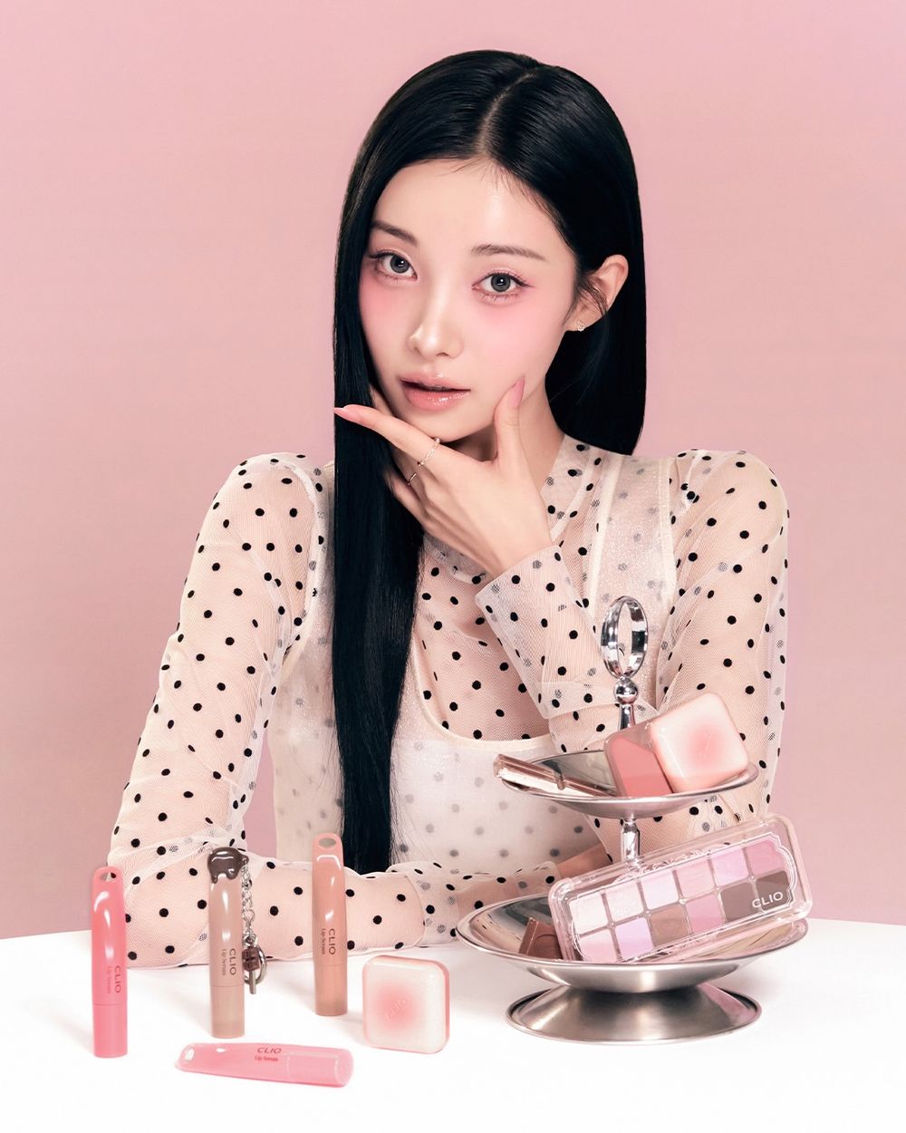 那支韓女瘋搶的唇蜜出新色了！CLIO「吊飾潤唇精華」低飽和巧克力色系登場，一抹讓雙唇比甜點更柔軟誘人！-4