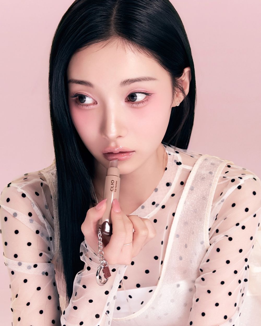 那支韓女瘋搶的唇蜜出新色了！CLIO「吊飾潤唇精華」低飽和巧克力色系登場，一抹讓雙唇比甜點更柔軟誘人！-5