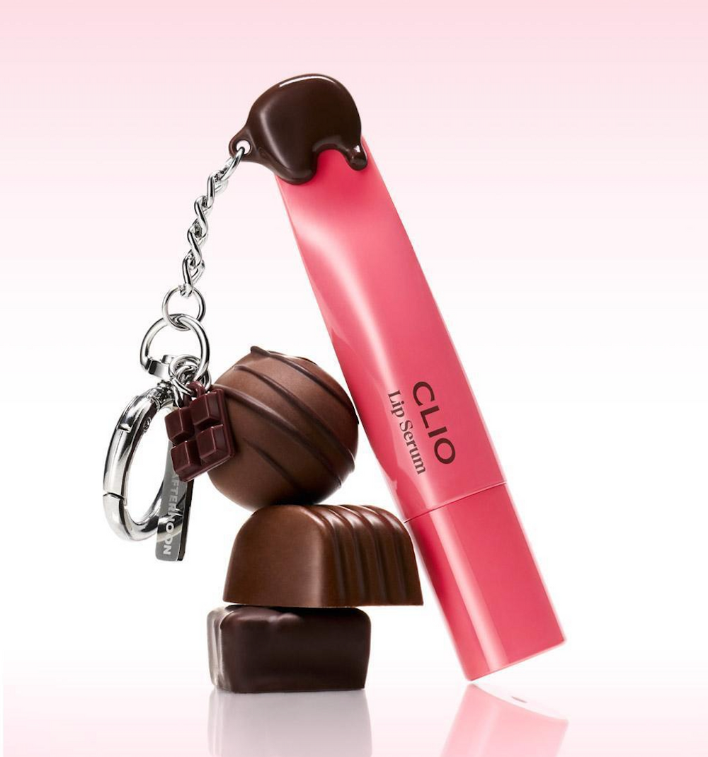 那支韓女瘋搶的唇蜜出新色了！CLIO「吊飾潤唇精華」低飽和巧克力色系登場，一抹讓雙唇比甜點更柔軟誘人！-13